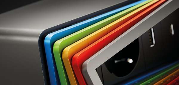 mediahub2 - 5 -Slot, freistehend, On-Table Design - space-grey Gehäuse und mattschwarze Module. 65W PD-Modul + 3 Leerplätze. Buchse - Keine AC-Buchse. Stecker - Wieland GST18