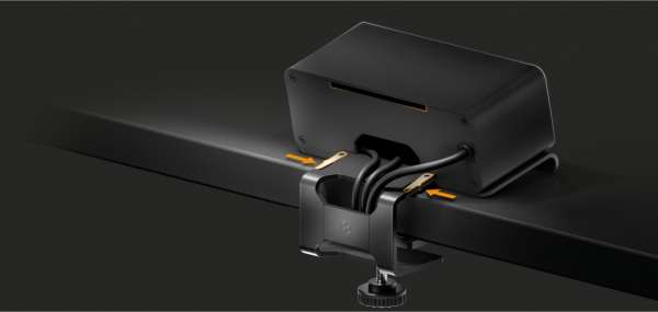 mediahub2 - 5 -Slot, freistehend, On-Table Design - space-grey Gehäuse und mattschwarze Module. 65W PD-Modul + 3 Leerplätze. Buchse - Keine AC-Buchse. Stecker - Wieland GST18